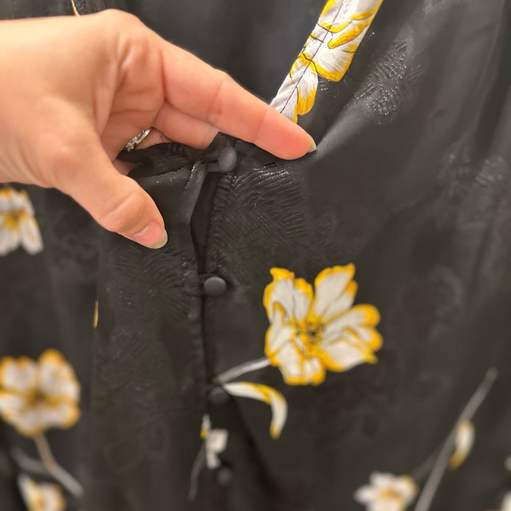 White House Black Market Floral Blouse, black, size 10 - Picture 4 of 7